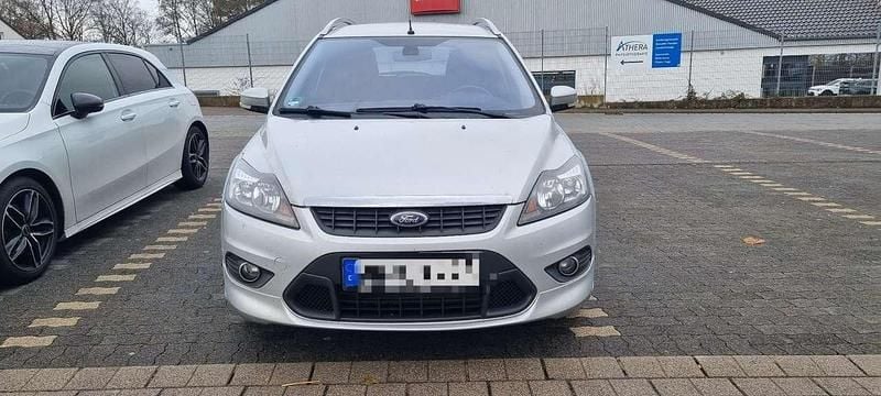 Silber Gebraucht 2010 Ford Focus Titanium Kombi | 1.399 € (Guter Preis) - Bild 1/4
