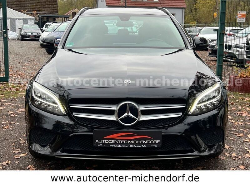 Gebraucht Mercedes C200 160 PS (117 kW) 2019 Ung. schwarz  unilack Kombi