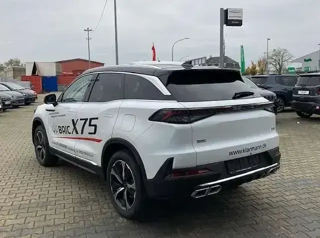 Używany Baic X75 177 KM (130 kW) 2024 Biały SUV