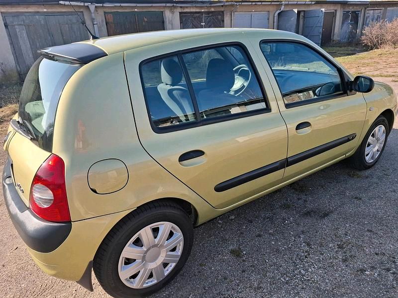 Gebraucht Renault Clio II 75 PS (55 kW) 2004 Grün Kleinwagen
