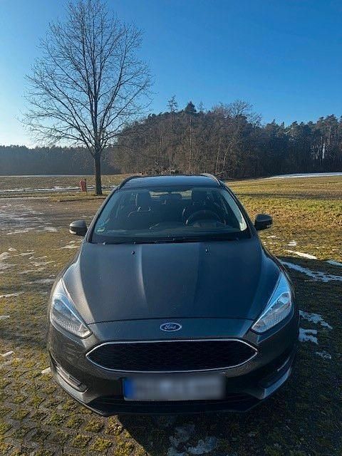 Grau Gebraucht 2017 Ford Focus Titanium Kombi | 9.100 € (Fairer Preis) - Bild 1/4