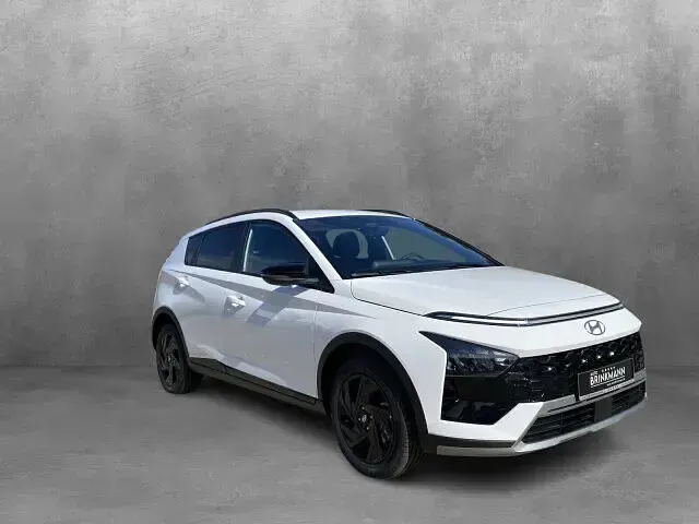 Neu Hyundai Bayon Blackline 90 PS (66 kW) 2026 Atlas white / sol SUV