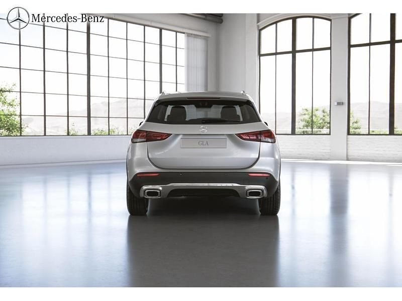 Gebraucht Mercedes GLA200 Progressive 163 PS (119 kW) 2023 Digitalweiß SUV