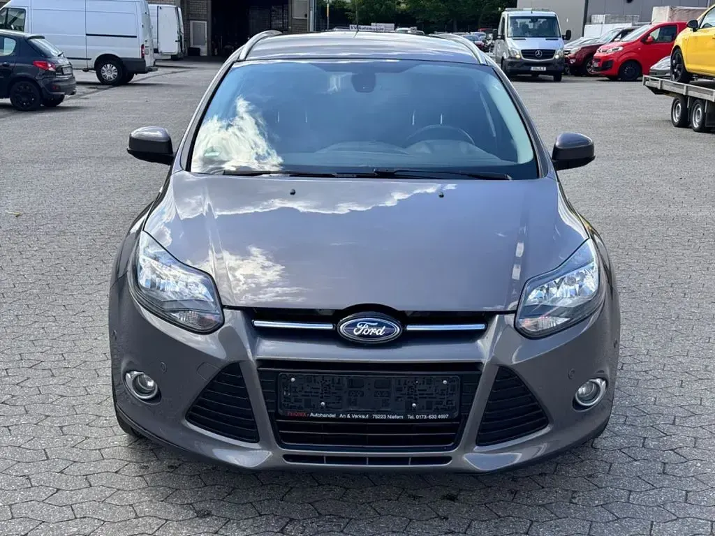 Używany Ford Focus Titanium 150 KM (110 kW) 2011 Brązowy Sedan/Limuzyna