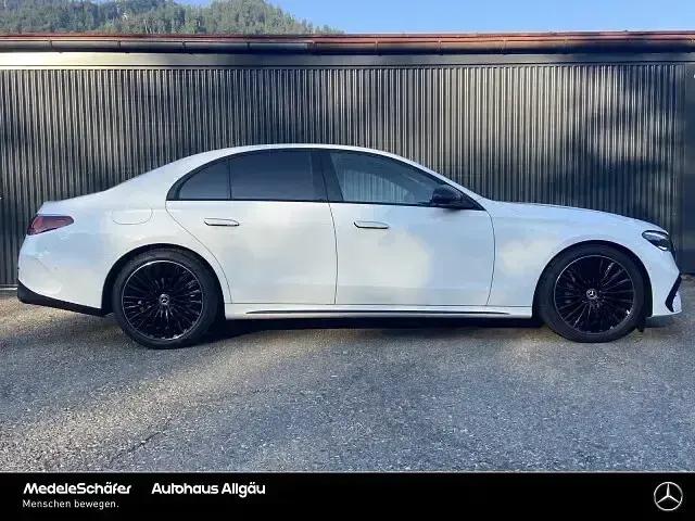 Gebraucht Mercedes E220 AMG 360 PS (264 kW) 2025 Unilack polarweiß uni Limousine