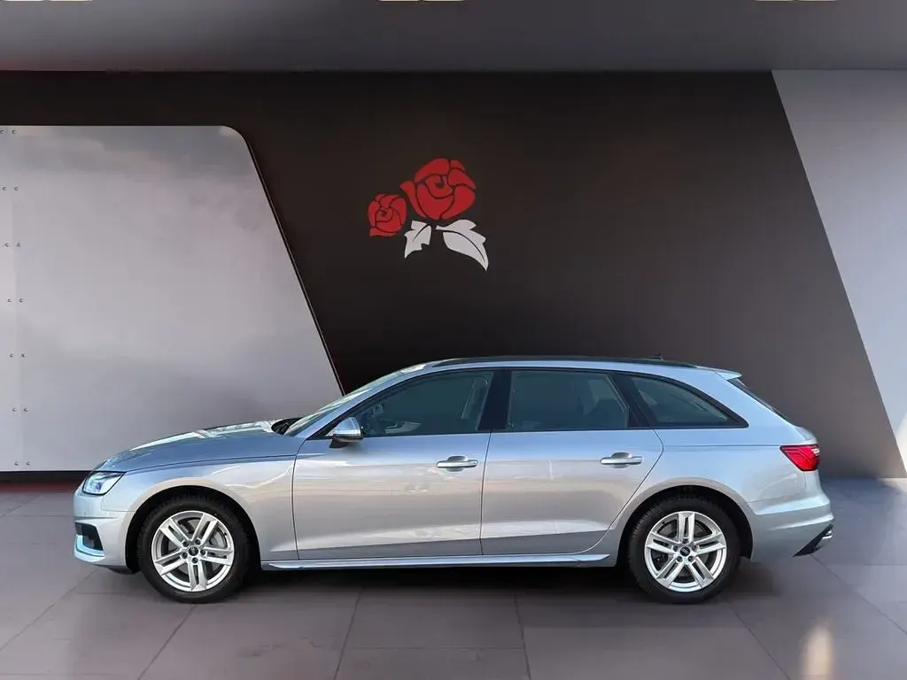 Second-hand Audi A4 Advanced 265 CP (194 kW) 2023 Argintiu Break