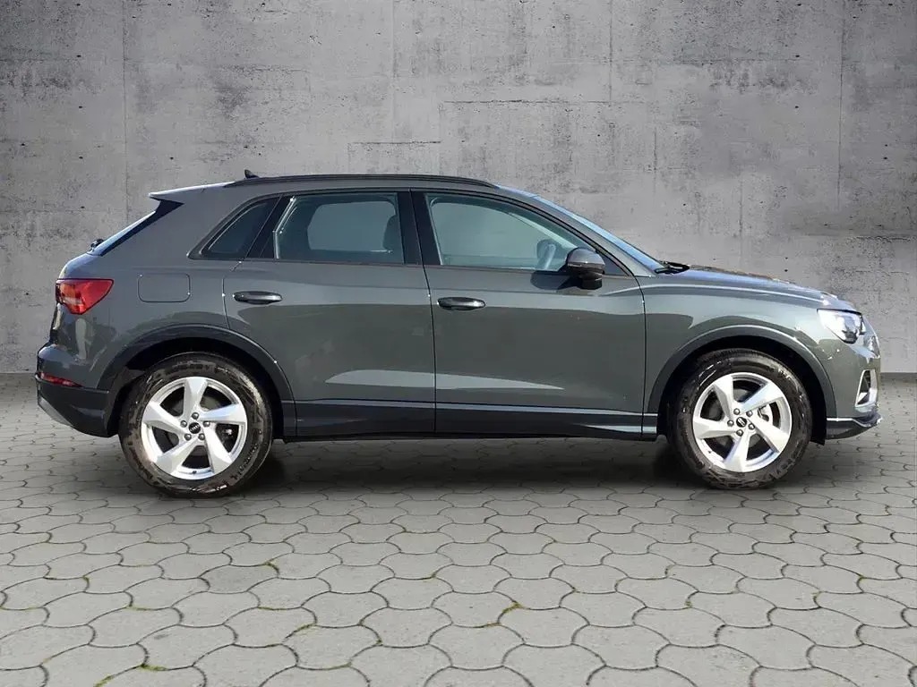 Gebraucht Audi Q3 Ambiente 150 PS (110 kW) 2025 Nanograu metallic SUV