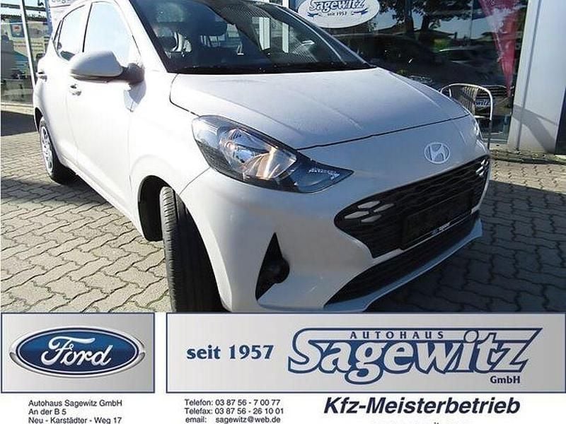 Gebraucht Hyundai i10 Select 63 PS (46 kW) 2024 Lumen grey / mic Kleinwagen