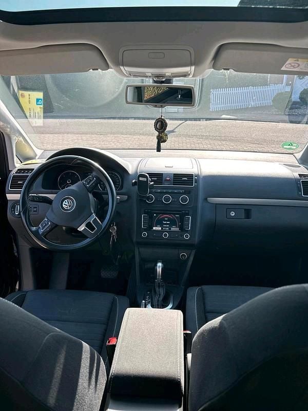 Gebraucht VW Touran Comfortline 140 PS (102 kW) 2015 Blau Van / Kleinbus