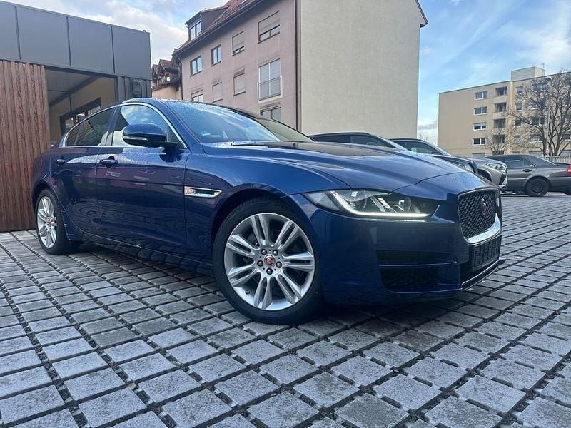 Gebraucht Jaguar XE Prestige 179 PS (131 kW) 2016 Blau Limousine