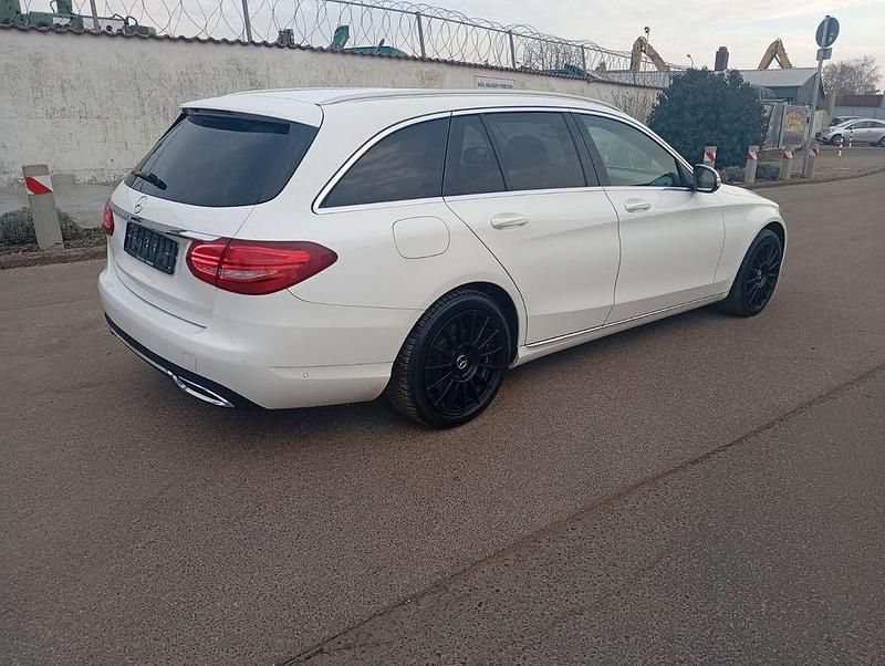 Gebraucht Mercedes C250 204 PS (150 kW) 2014 Weiß Kombi