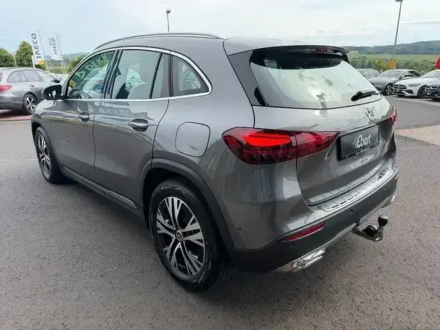 Gebraucht Mercedes GLA200 Progressive 150 PS (110 kW) 2024 Mountaingrau  met. (metallic) SUV