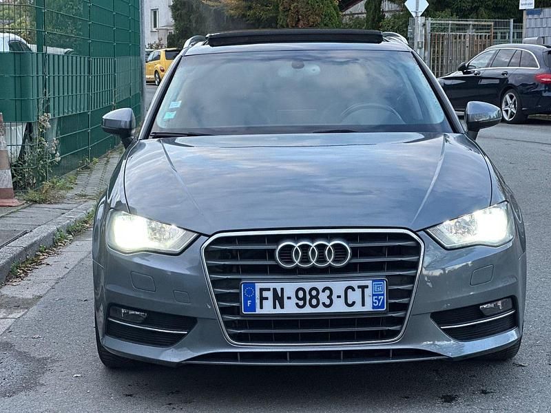 Grau Gebraucht 2014 Audi A3 Attraction Limousine | 8.999 € (Superpreis) - Bild 1/4