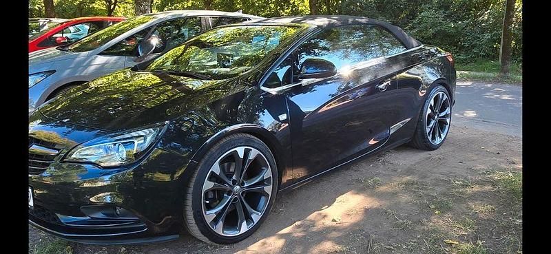 Schwarz Gebraucht 2016 Opel Cascada Ultimate Cabrio | 14.500 € (Fairer Preis) - Bild 1/4
