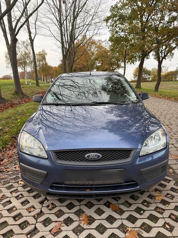 Blau Gebraucht 2005 Ford Focus Kleinwagen | 1.500 € (Fairer Preis) - Bild 1/4