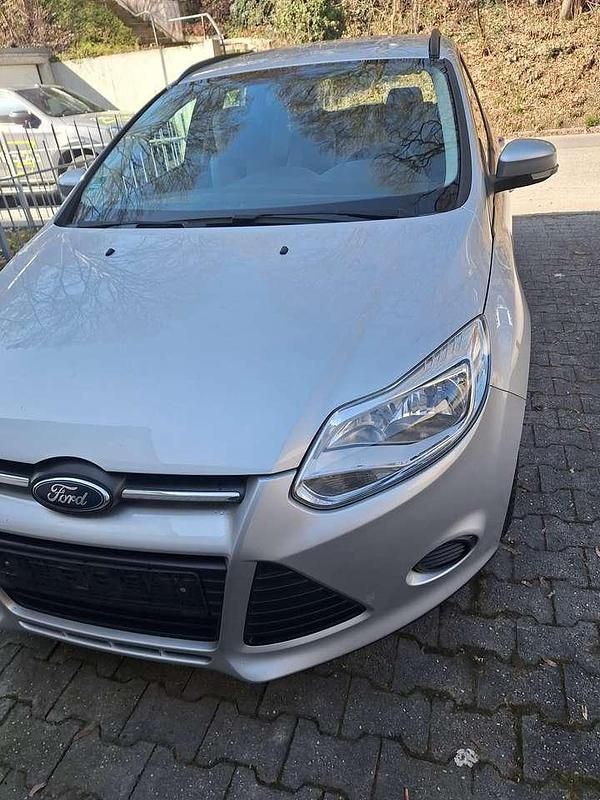 Gebraucht Ford Focus Trend 105 PS (77 kW) 2012 Silber Kombi