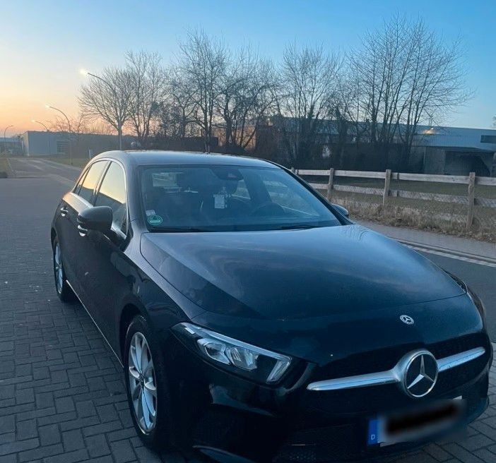 Schwarz Gebraucht 2018 Mercedes A200 Limousine | 16.600 € (Fairer Preis) - Bild 1/4