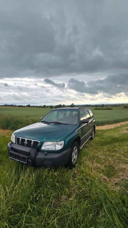 Grün Gebraucht 2001 Subaru Forester SUV | 1.200 € (Guter Preis) - Bild 1/4
