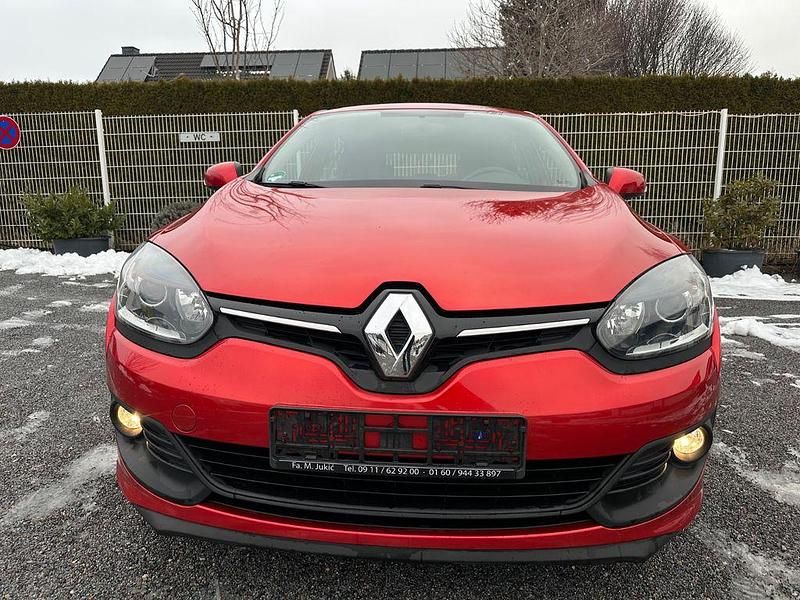 Gebraucht Renault Mégane III Authentique 116 PS (85 kW) 2016 Rot Limousine