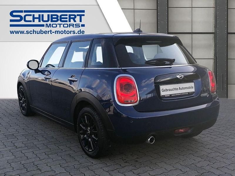 Gebraucht Mini Cooper D 116 PS (85 kW) 2017 Deep blue metallic Kleinwagen