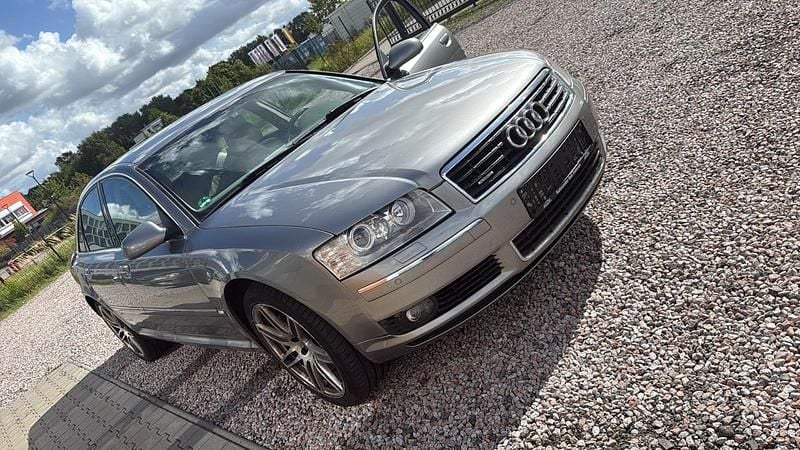 Silber Gebraucht 2004 Audi A8 Limousine | 5.990 € (Superpreis) - Bild 1/2