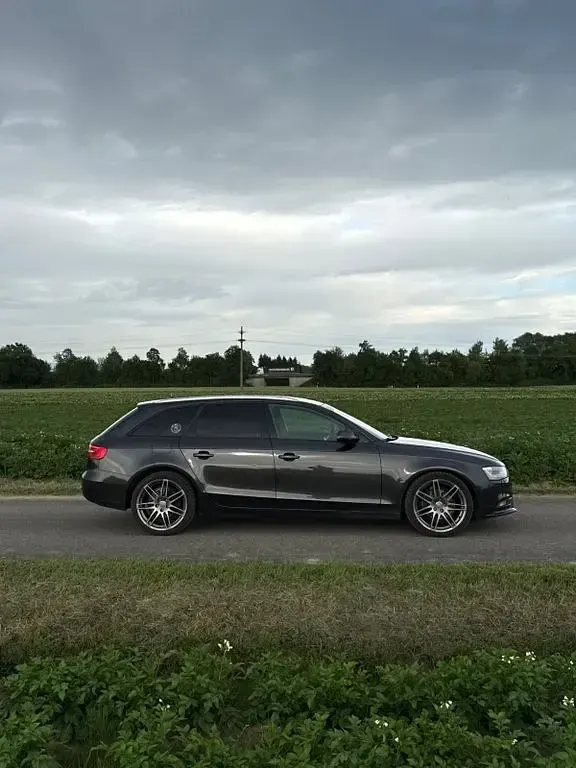 Gebraucht Audi A4 Attraction 143 PS (105 kW) 2012 Schwarz Kombi