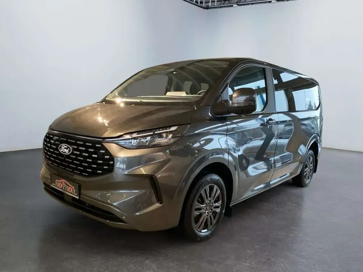 Gebraucht Ford Tourneo Titanium 150 PS (110 kW) 2024 Magneticgrau (metallic) Kombi
