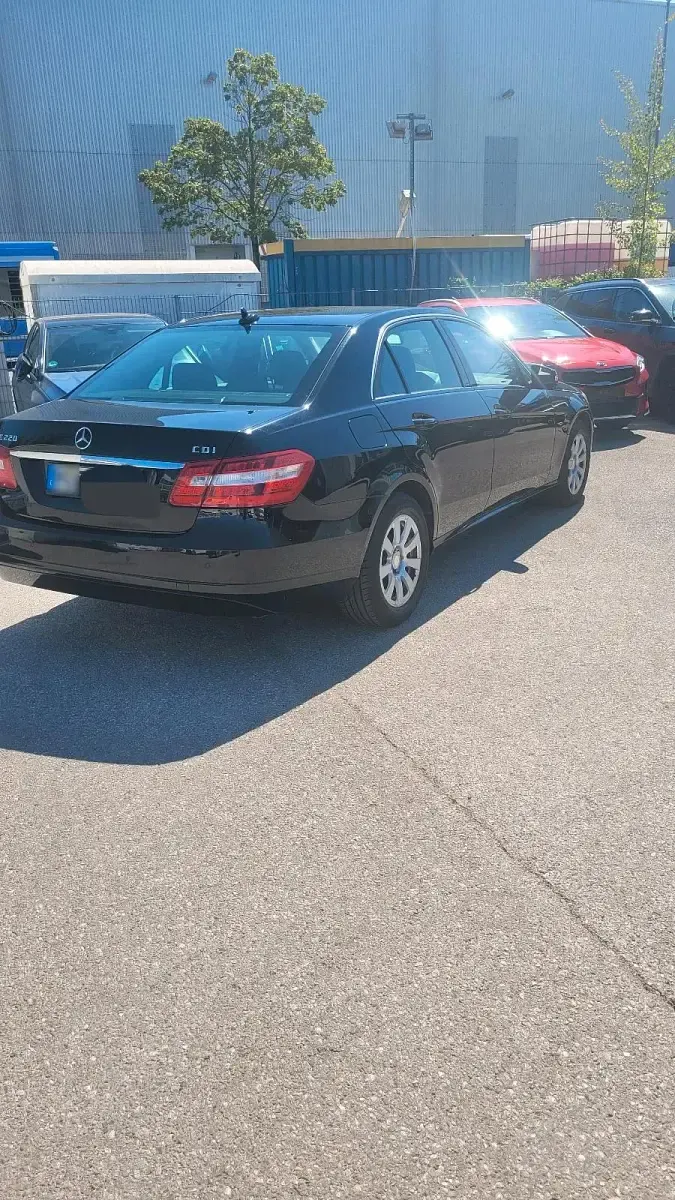 Gebraucht Mercedes E220 170 PS (125 kW) 2010 Schwarz Limousine