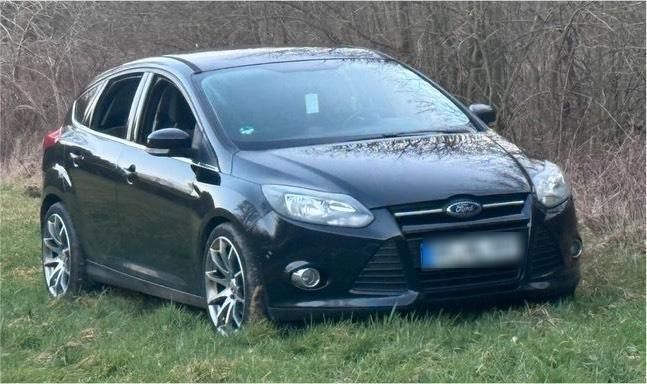 Schwarz Gebraucht 2013 Ford Focus Kombi | 4.150 € (Guter Preis) - Bild 1/4