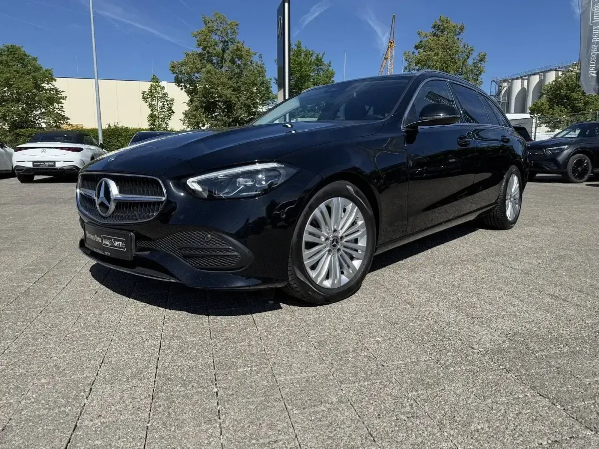 Gebraucht Mercedes C300 Avantgarde 265 PS (194 kW) 2023 Schwarz Kombi