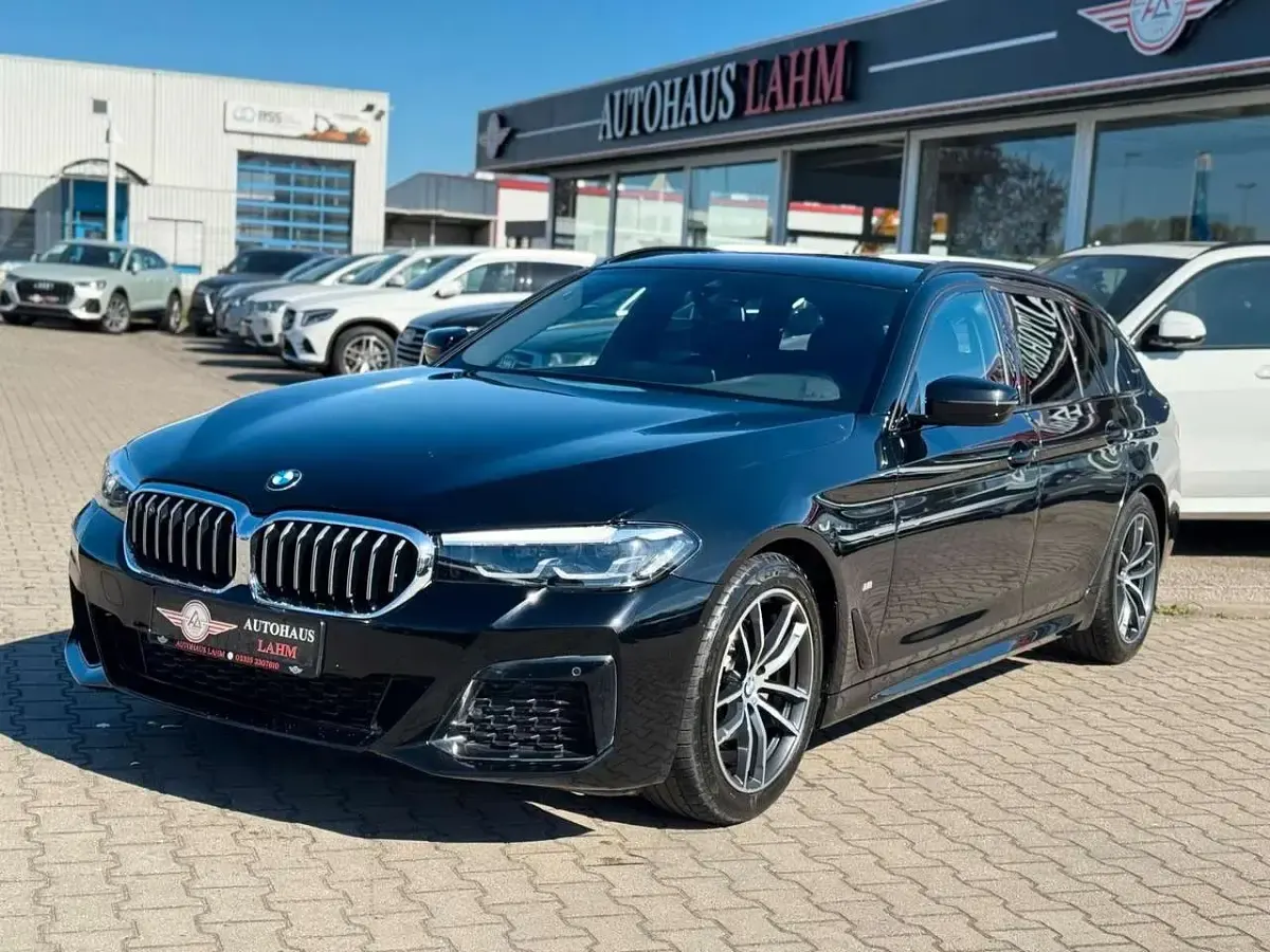 Gebraucht BMW 520 Shadowline 190 PS (139 kW) 2023 Saphirschwarz Kombi