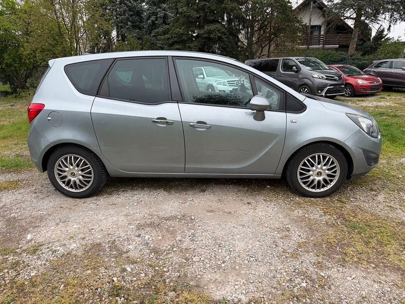 Gebraucht Opel Meriva Innovation 140 PS (102 kW) 2010 Silber Van / Kleinbus