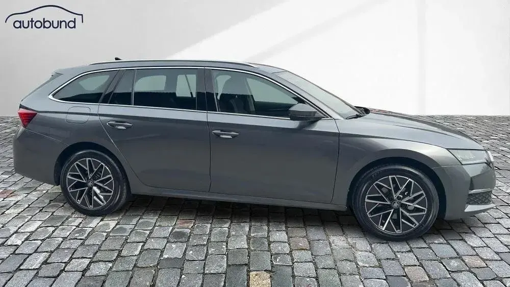 Neu Skoda Octavia Selection 150 PS (110 kW) 2026 Grau Kombi