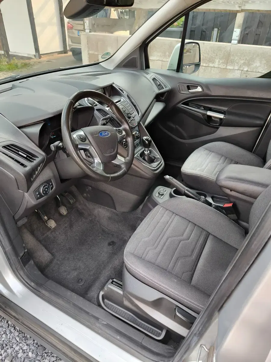 Gebraucht Ford Tourneo Connect Titanium 100 PS (73 kW) 2017 Silber Van / Kleinbus