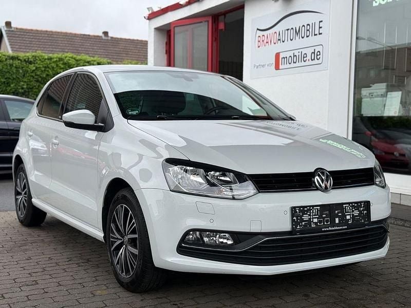 Weiß Gebraucht 2016 VW Polo Allstar Limousine | 9.999 € (Superpreis) - Bild 1/4