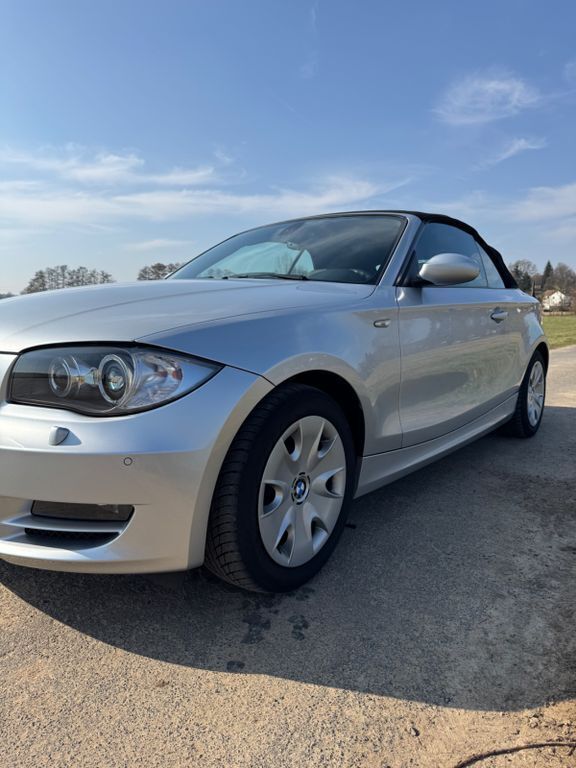 Silber Gebraucht 2009 BMW 120 Cabriolet Cabrio | 9.999 € (Etwas zu teuer) - Bild 1/4