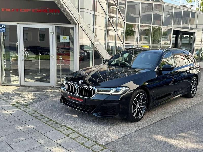 Saphirschwarz Gebraucht 2023 BMW 530 M Sport Kombi | 38.490 € (Fairer Preis) - Bild 1/4