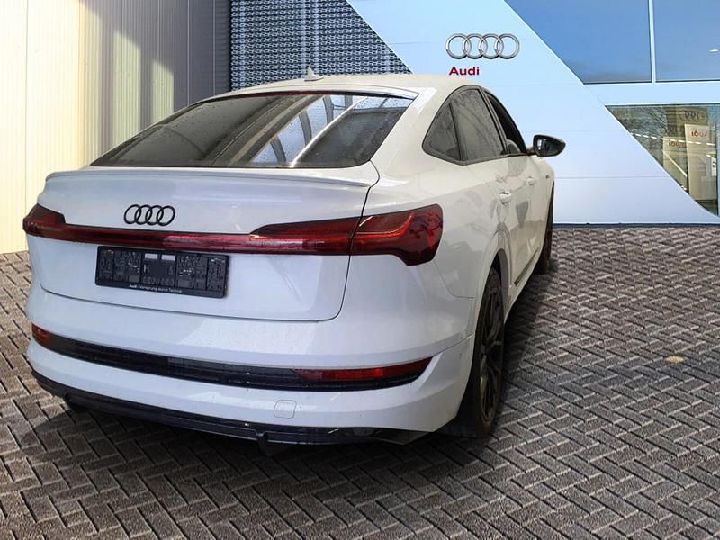 Gebraucht Audi e-tron Sportback S-Line 300 kW (408 PS) 2023 Gletscherweiß metallic SUV