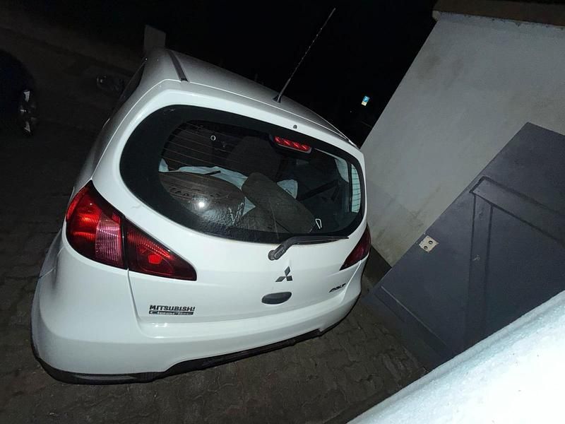 Gebraucht Mitsubishi Colt Top 95 PS (69 kW) 2010 Weiß Kleinwagen