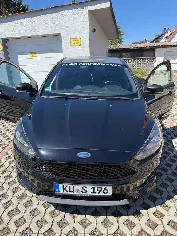 Używany Ford Focus ST-Line 150 KM (110 kW) 2016 Czarny Sedan/Limuzyna