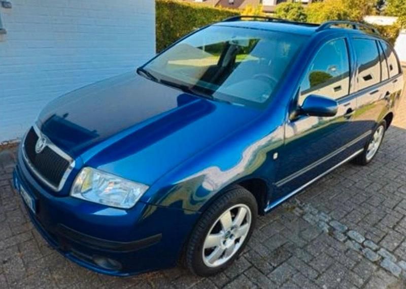 Blau Gebraucht 2006 Skoda Fabia Elegance Kleinwagen | 2.600 € (Etwas zu teuer) - Bild 1/4