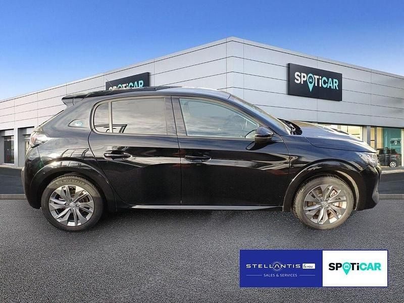 Gebraucht Peugeot e-208 Allure 100 kW (136 PS) 2023 Schwarz Kleinwagen