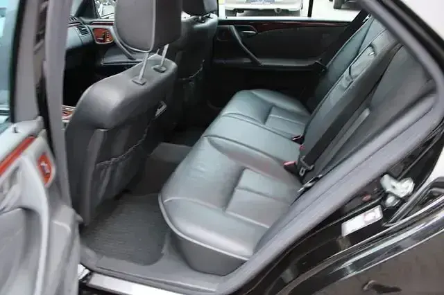 Gebraucht Mercedes E320 Avantgarde 224 PS (164 kW) 2001 Schwarz Limousine