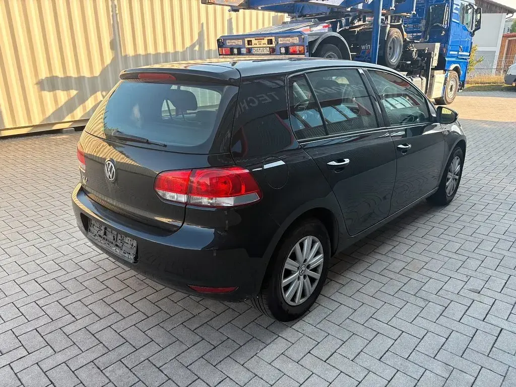 Gebraucht VW Golf VII Comfortline 86 PS (63 kW) 2012 Ebenholzschwarz Limousine