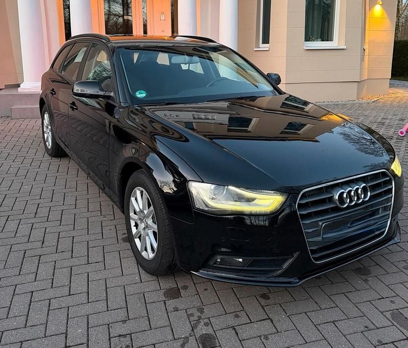 Gebraucht Audi A4 143 PS (105 kW) 2013 Schwarz Kombi