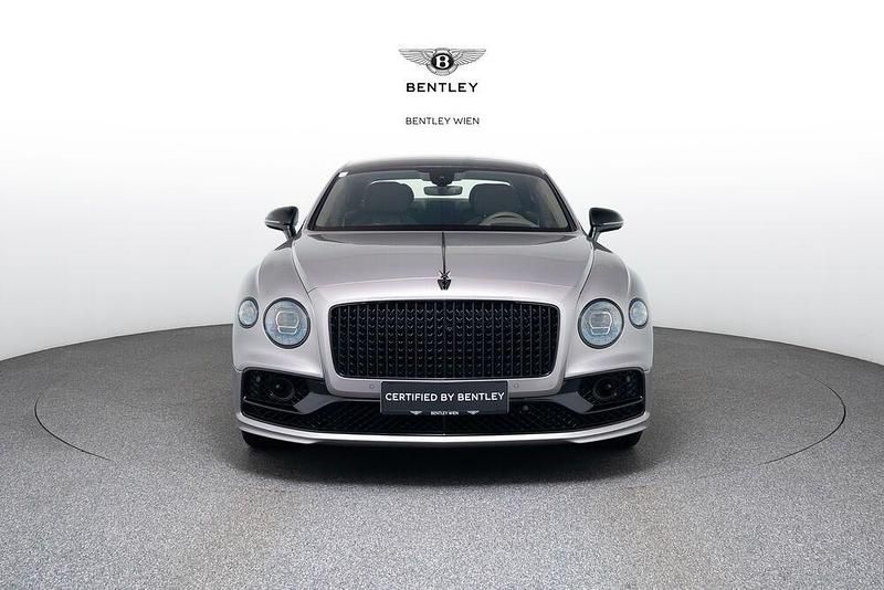 Gebraucht Bentley Flying Spur 549 PS (403 kW) 2024 Silber Limousine