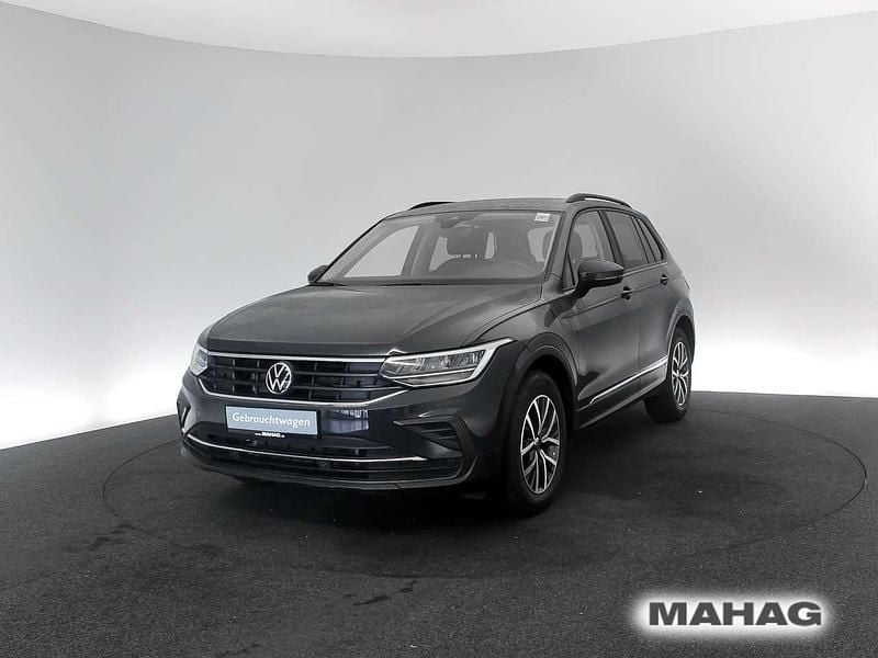 Gebraucht VW Tiguan Life 150 PS (110 kW) 2023 Uranograu SUV