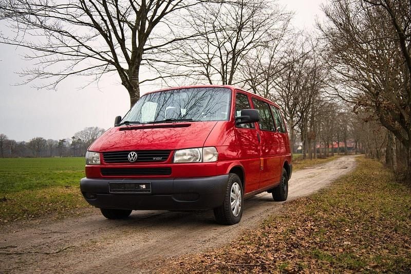 Rot Gebraucht 2002 VW Caravelle Van / Kleinbus | 3.100 € (Superpreis) - Bild 1/4