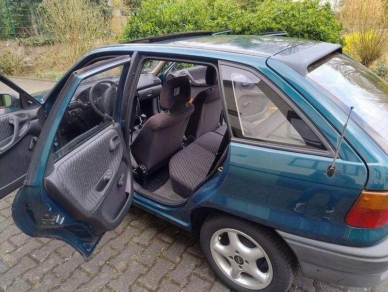 Second-hand Opel Astra 71 CP (52 kW) 1995 Berlinǎ