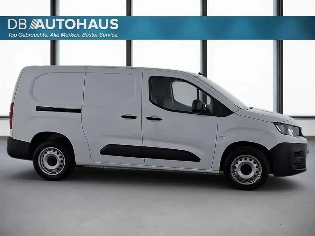 Gebraucht Peugeot Partner Premium 102 PS (75 kW) 2024 Weiß Van / Kleinbus